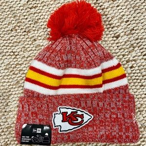 NWT NFL Certified Kansas City Chiefs Pompom Knitted Womens Beanie, Orig. $42